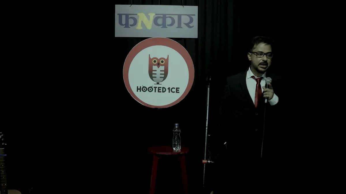 Simir performs stand-up at a comedy club